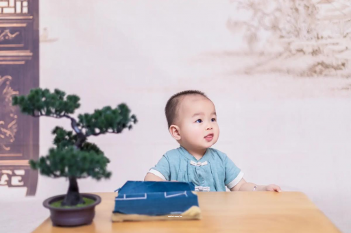 铁岭怀孕肚子中间凹两边凸